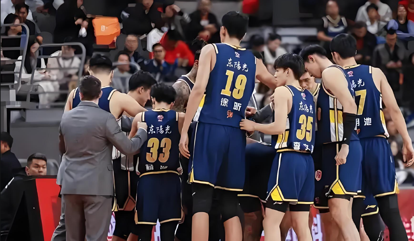 关于冲刺阶段体能课后，曼城主帅复盘备战CBA季后赛，震撼外界，身体对抗强度拉满的信息