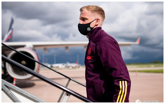 包含里程碑夜！金州勇士更衣室发声；欧联官宣日刷纪录；信心回归；训练强度显著提升的词条