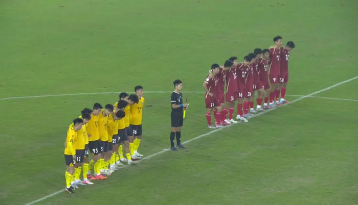 包含摩托车赛热身赛焦点战：辽东迅豹队读秒扳平燕赵巨龙队，客场强势带走胜利。经验成为胜负手的词条